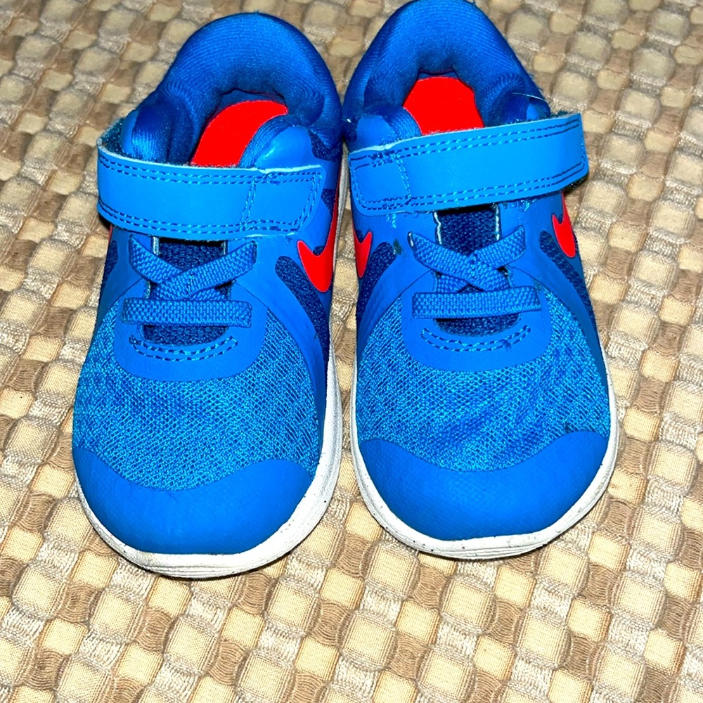 Kids Nike Revolution 4